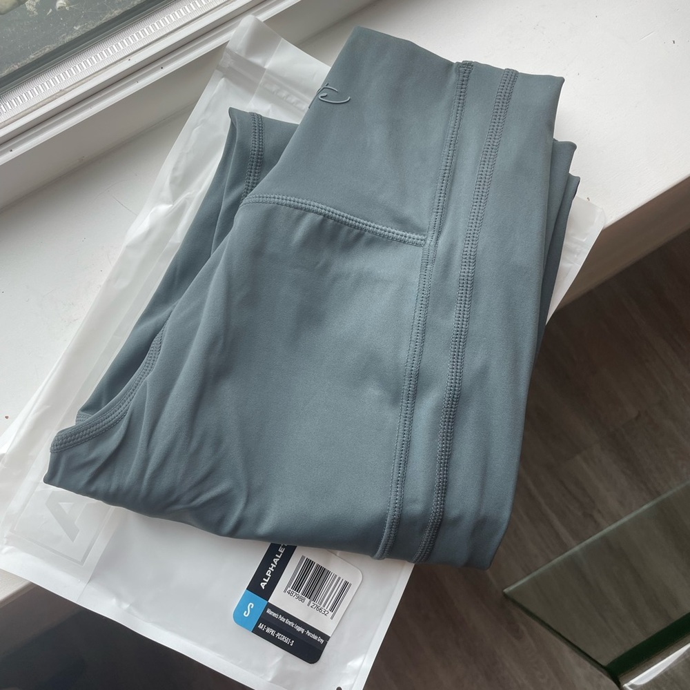 PULSE SURGE LEGGING SMALL NWT ALPHALETE